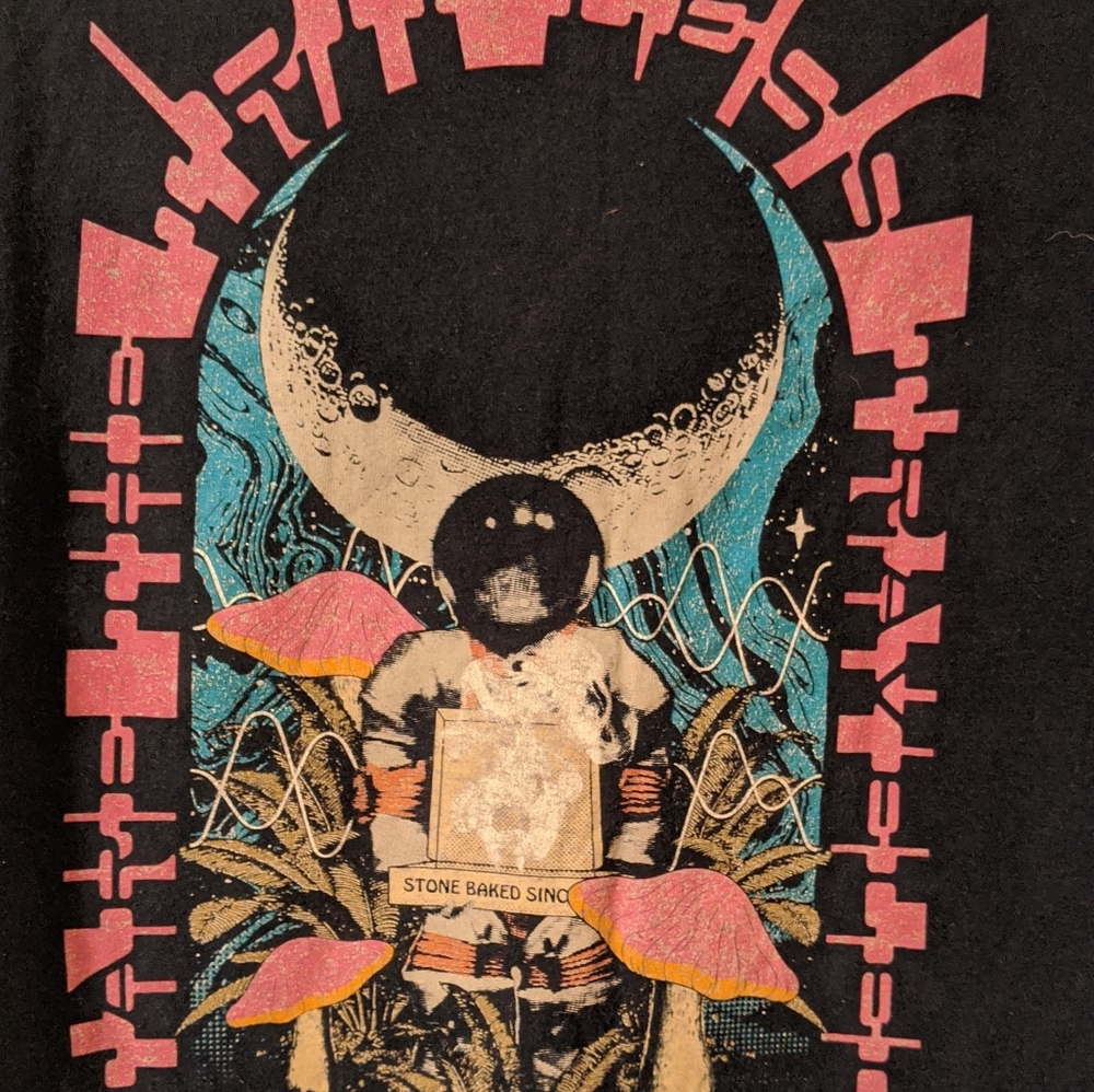 "Mellow Mushroom" graphic tee for hippies that are totally, like, far out man.
